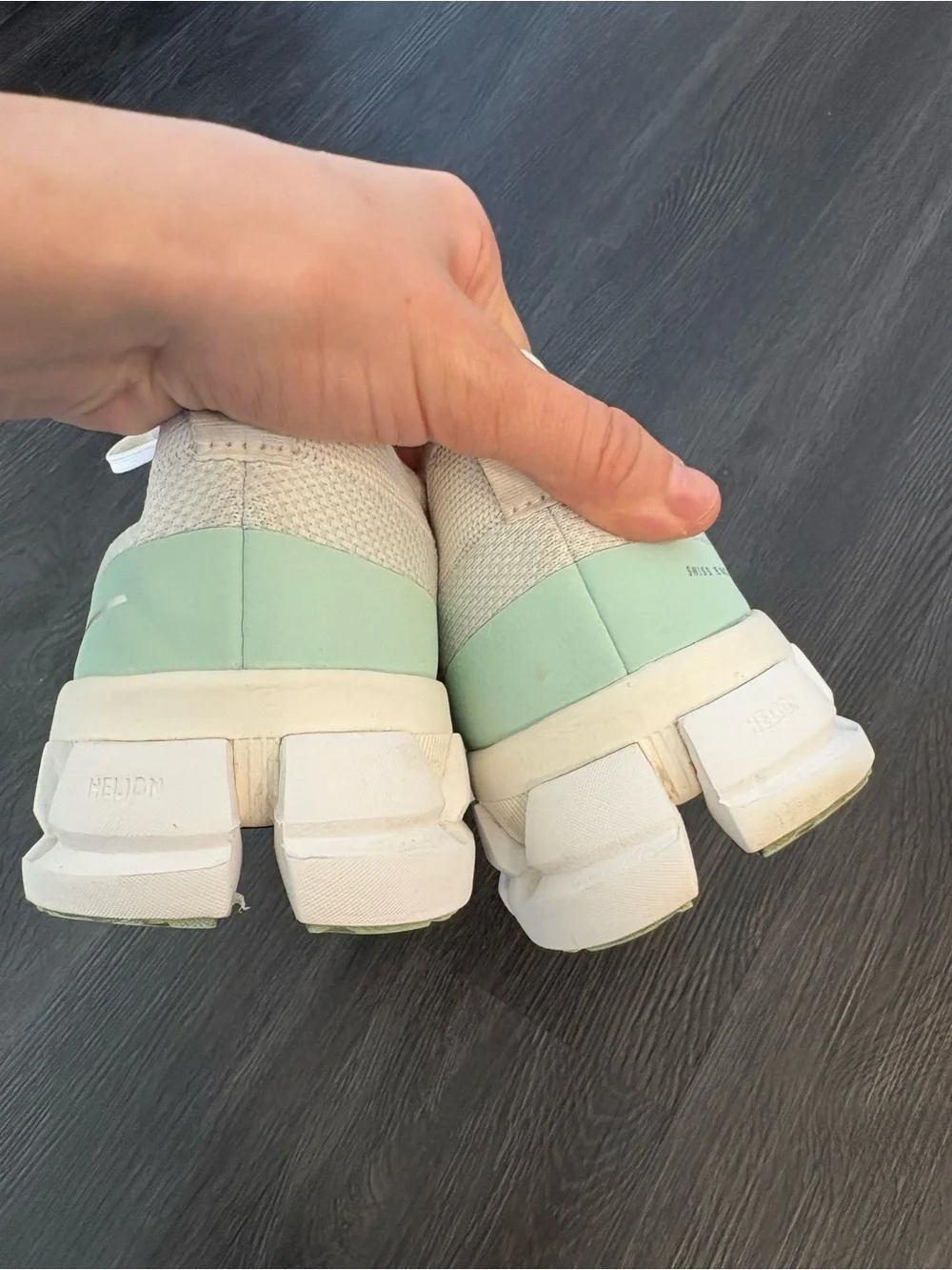 On Running Cloud Running Shoe in White with Mint Accents women’s 10.5 - Picture 14 of 15